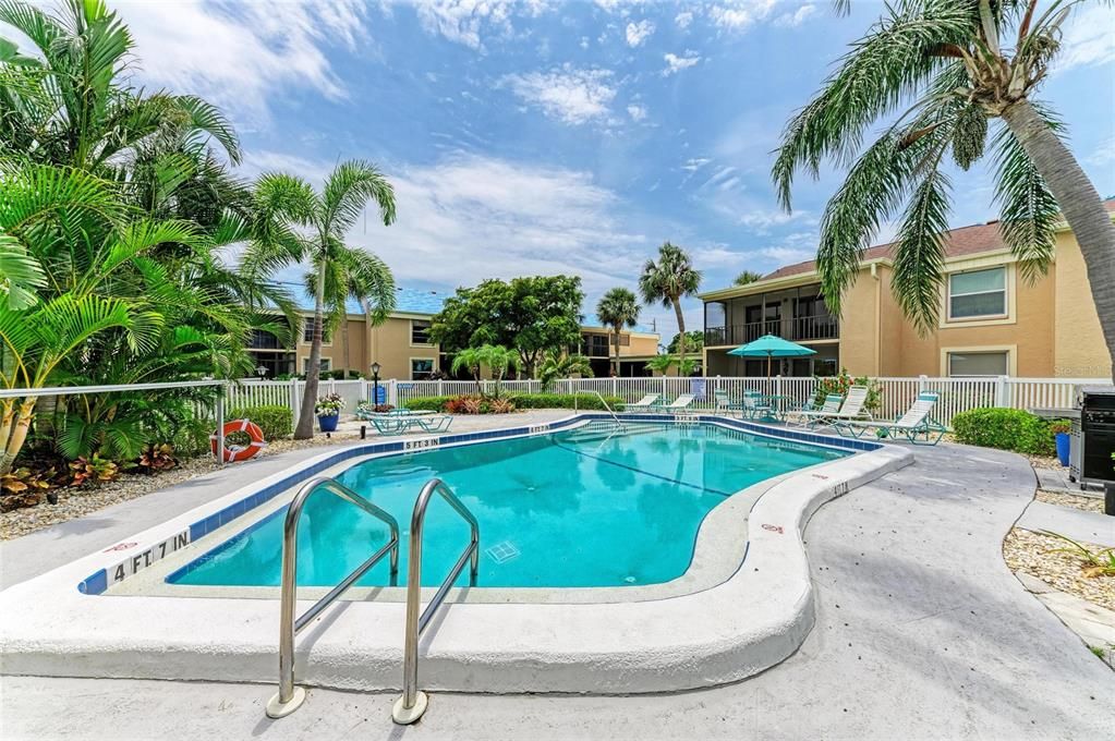 Activo con contrato: $127,900 (2 camas, 2 baños, 947 Pies cuadrados)
