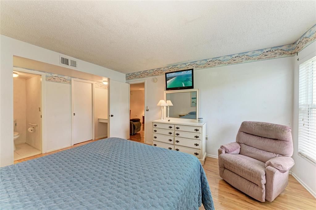 Activo con contrato: $127,900 (2 camas, 2 baños, 947 Pies cuadrados)