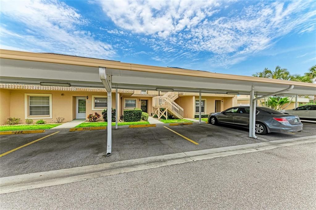 Activo con contrato: $127,900 (2 camas, 2 baños, 947 Pies cuadrados)