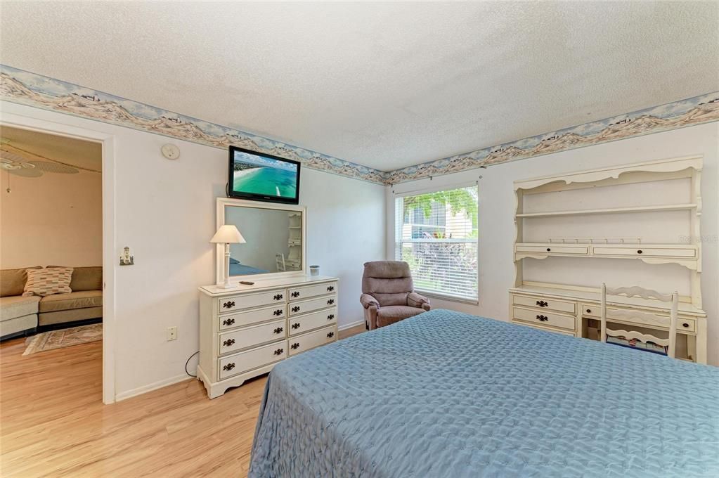Activo con contrato: $127,900 (2 camas, 2 baños, 947 Pies cuadrados)