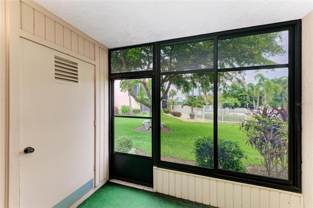 Activo con contrato: $127,900 (2 camas, 2 baños, 947 Pies cuadrados)