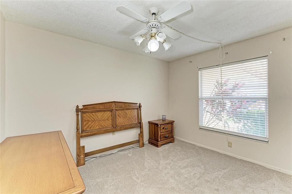 Activo con contrato: $127,900 (2 camas, 2 baños, 947 Pies cuadrados)