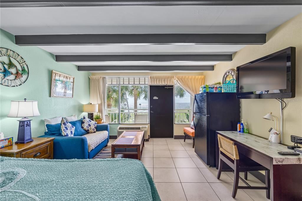 For Sale: $162,000 (1 beds, 1 baths, 308 Square Feet)