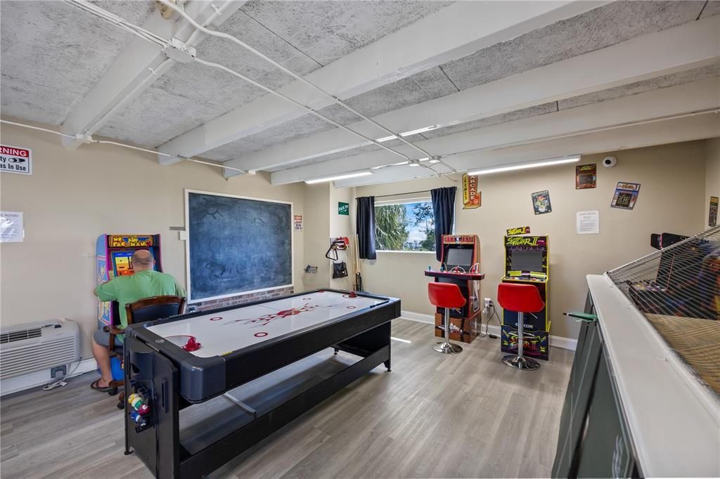 For Sale: $162,000 (1 beds, 1 baths, 308 Square Feet)