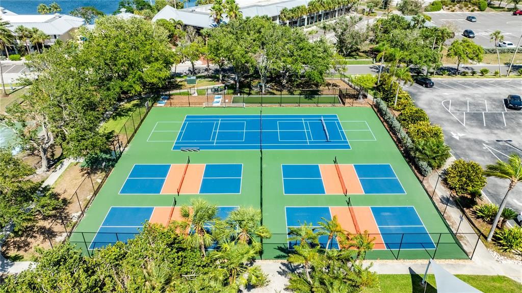 For Sale: $162,000 (1 beds, 1 baths, 308 Square Feet)