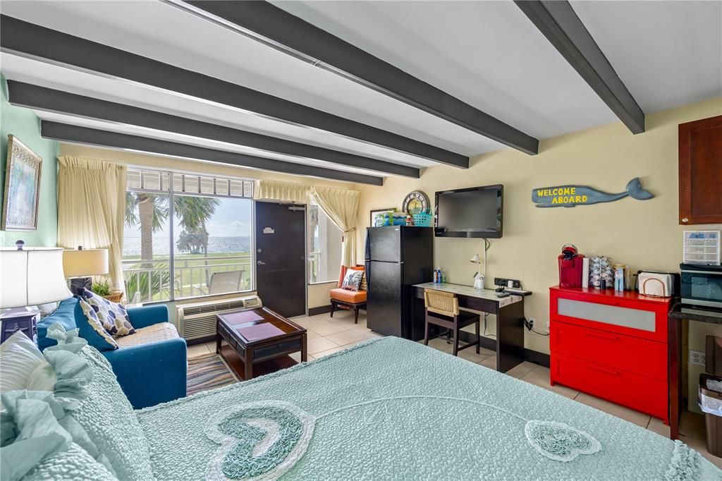 For Sale: $162,000 (1 beds, 1 baths, 308 Square Feet)