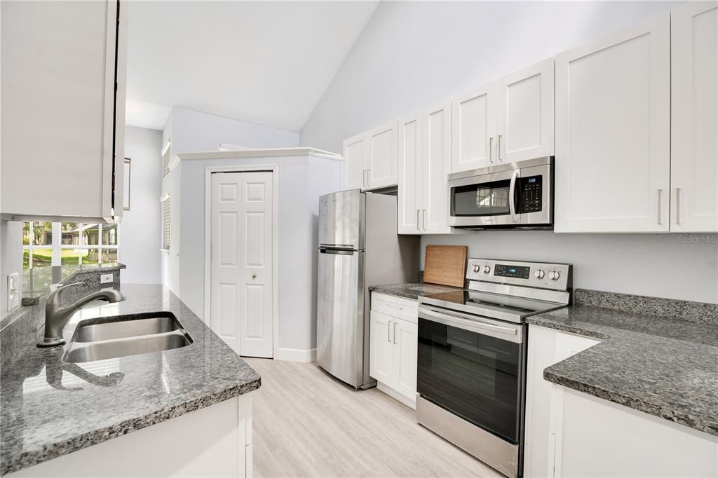 For Sale: $280,000 (2 beds, 2 baths, 1154 Square Feet)