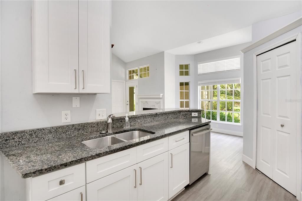 For Sale: $280,000 (2 beds, 2 baths, 1154 Square Feet)