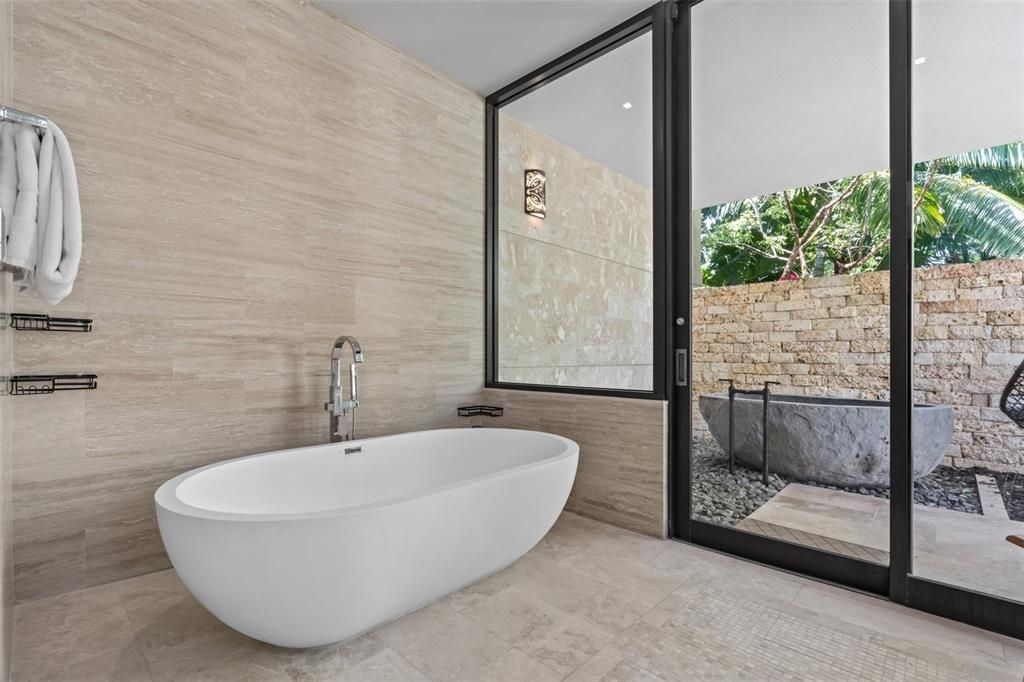 待售: $28,990,000 (5 贝兹, 6 浴室, 5611 平方英尺)