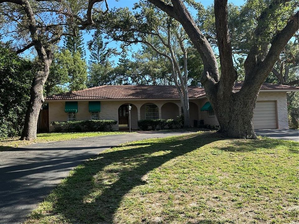 Recently Sold: $900,000 (4 beds, 3 baths, 1938 Square Feet)