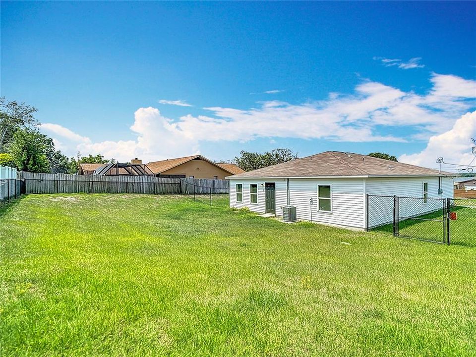 Activo con contrato: $289,900 (4 camas, 2 baños, 1437 Pies cuadrados)