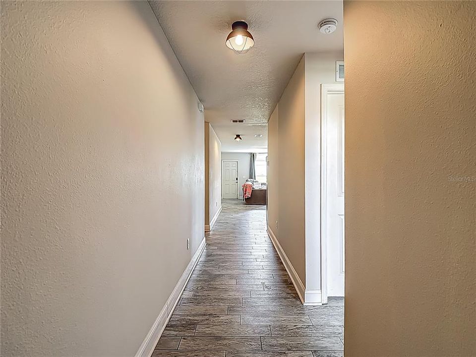 Activo con contrato: $289,900 (4 camas, 2 baños, 1437 Pies cuadrados)