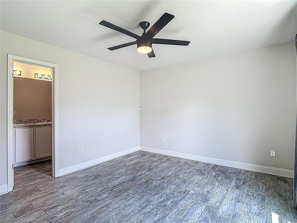 Activo con contrato: $289,900 (4 camas, 2 baños, 1437 Pies cuadrados)