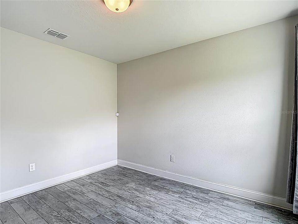 Activo con contrato: $289,900 (4 camas, 2 baños, 1437 Pies cuadrados)