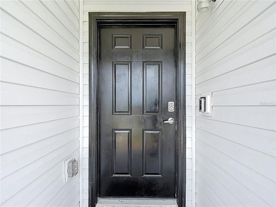 Activo con contrato: $289,900 (4 camas, 2 baños, 1437 Pies cuadrados)