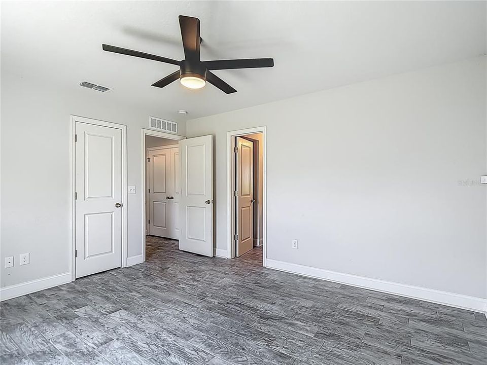 Activo con contrato: $289,900 (4 camas, 2 baños, 1437 Pies cuadrados)