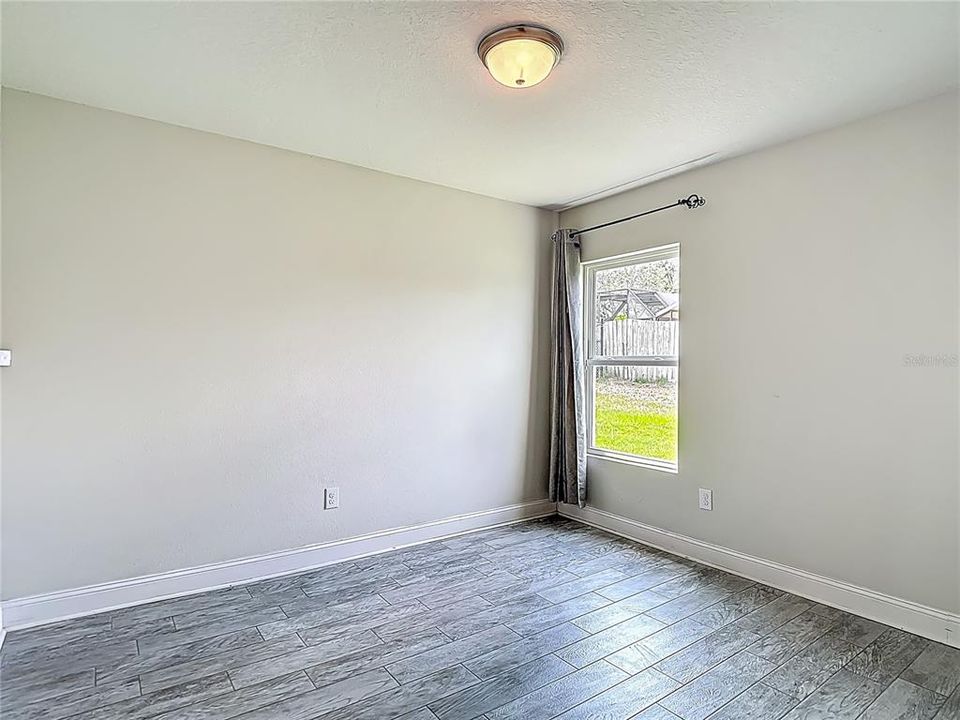 Activo con contrato: $289,900 (4 camas, 2 baños, 1437 Pies cuadrados)