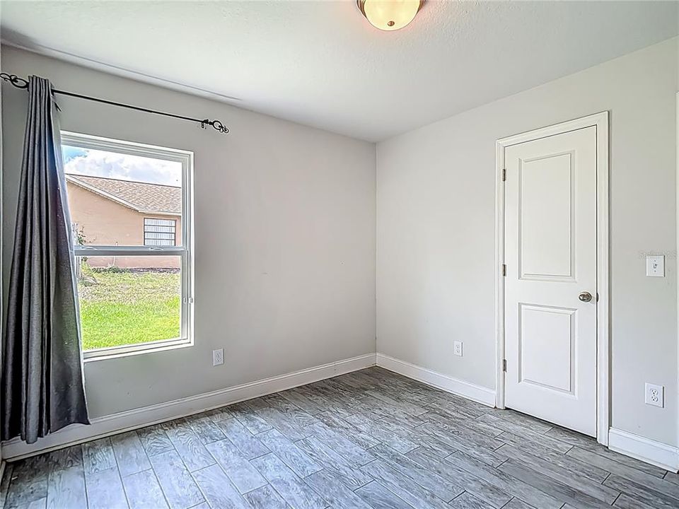 Activo con contrato: $289,900 (4 camas, 2 baños, 1437 Pies cuadrados)