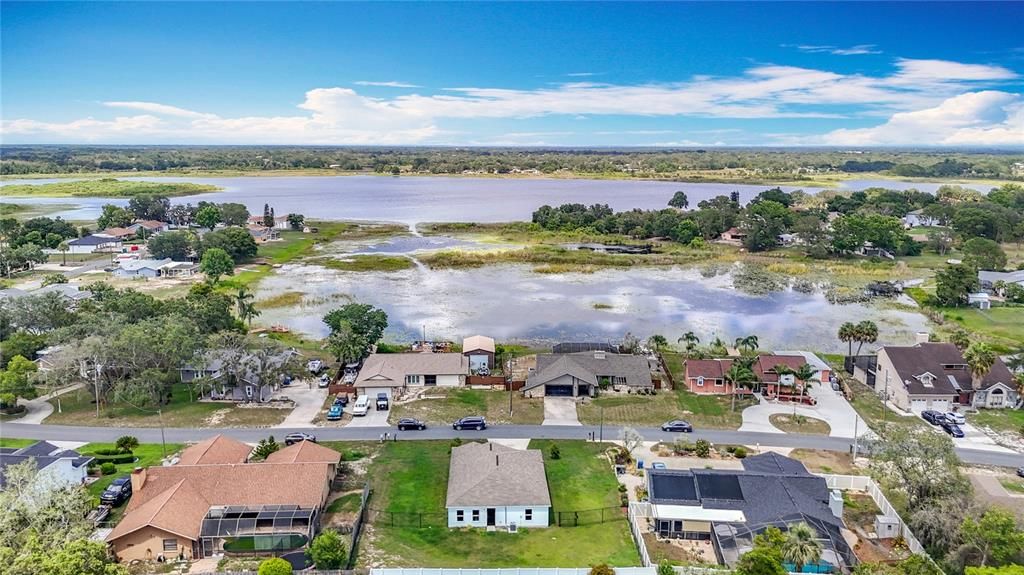 Activo con contrato: $289,900 (4 camas, 2 baños, 1437 Pies cuadrados)