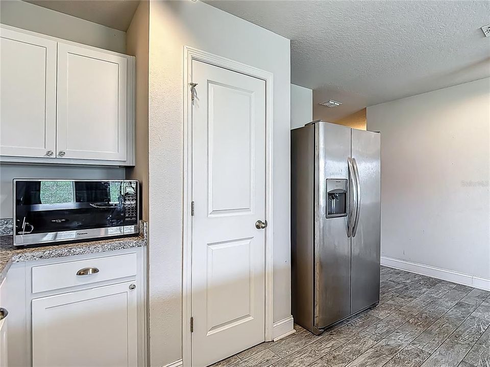 Activo con contrato: $289,900 (4 camas, 2 baños, 1437 Pies cuadrados)