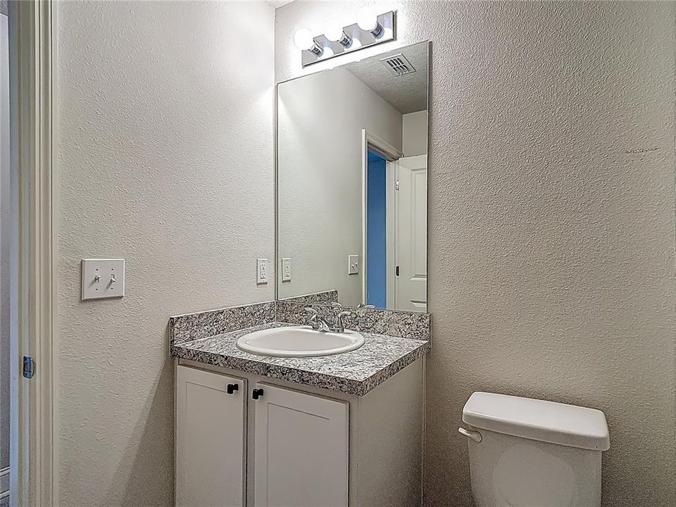 Activo con contrato: $289,900 (4 camas, 2 baños, 1437 Pies cuadrados)