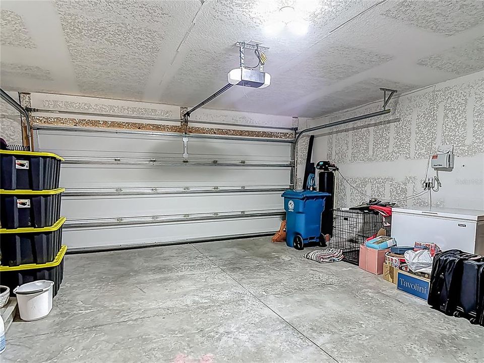 Activo con contrato: $289,900 (4 camas, 2 baños, 1437 Pies cuadrados)