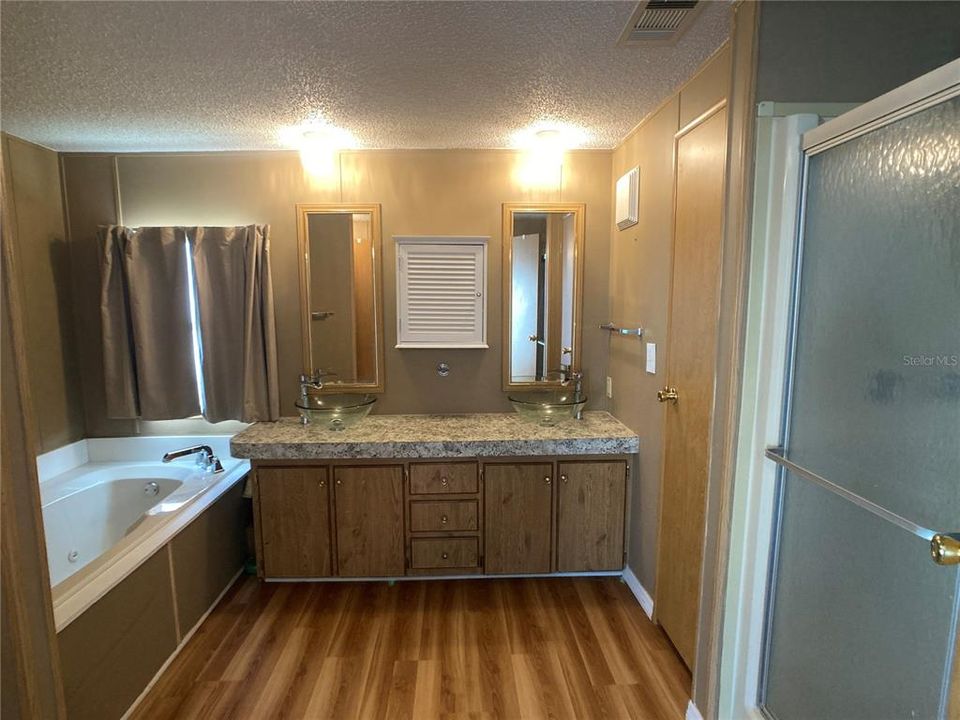 待售: $155,000 (3 贝兹, 2 浴室, 1493 平方英尺)