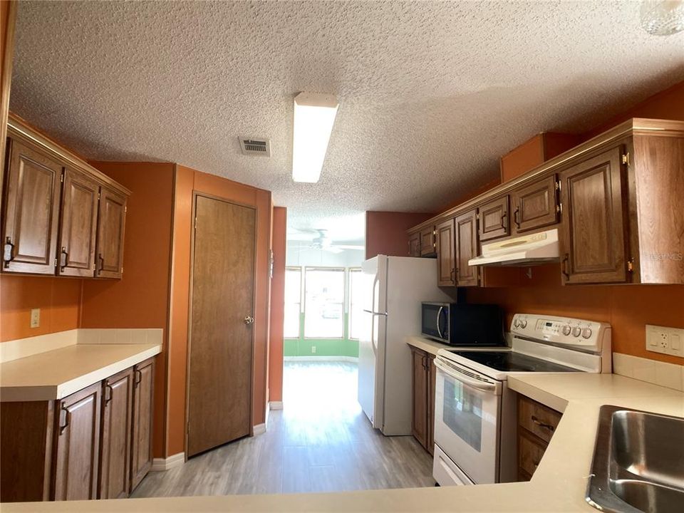 待售: $155,000 (3 贝兹, 2 浴室, 1493 平方英尺)