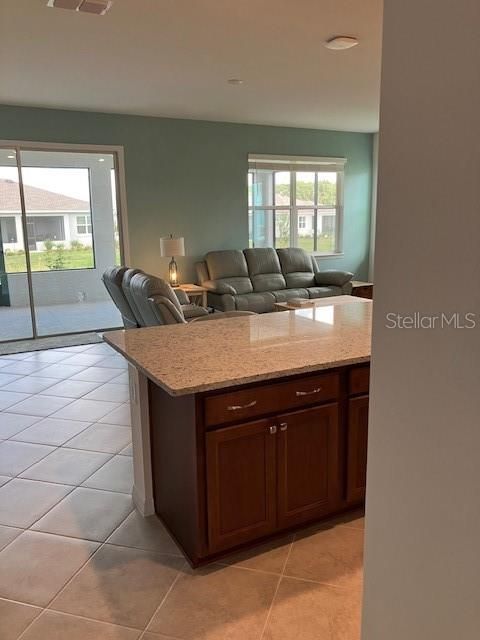 待售: $345,000 (2 贝兹, 2 浴室, 1767 平方英尺)