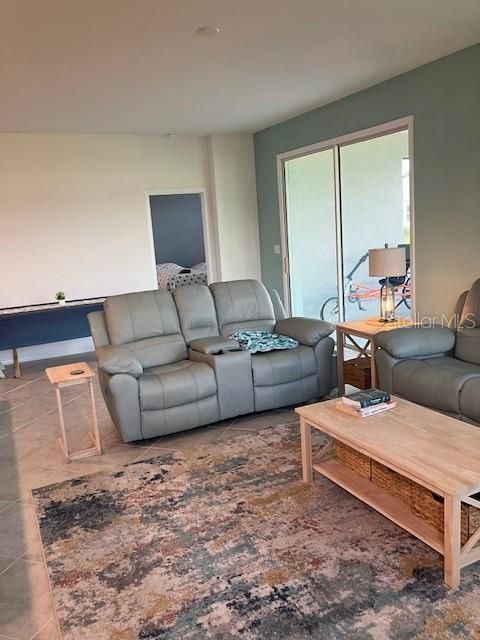 待售: $345,000 (2 贝兹, 2 浴室, 1767 平方英尺)