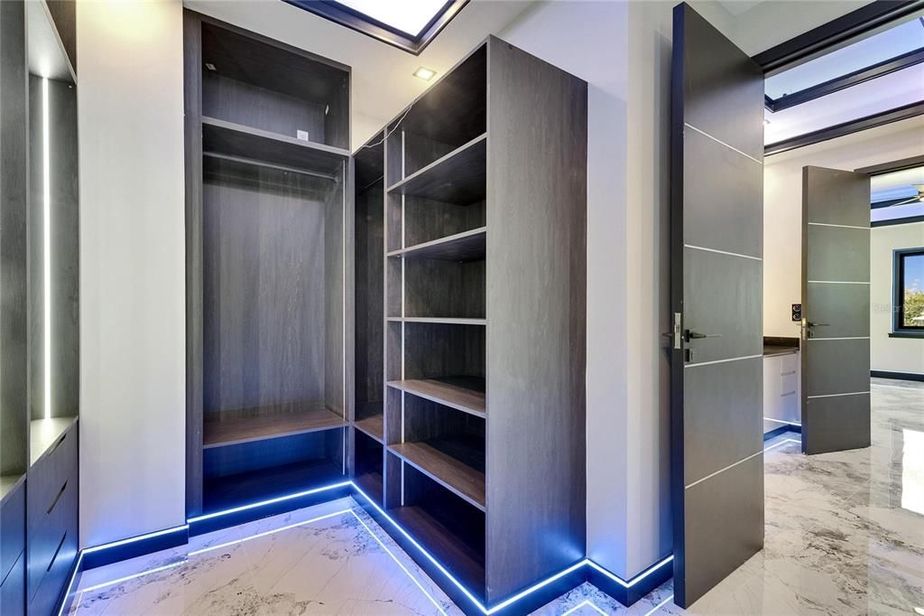 На продажу: $1,549,000 (7 спален, 4 ванн, 3824 Квадратных фут)