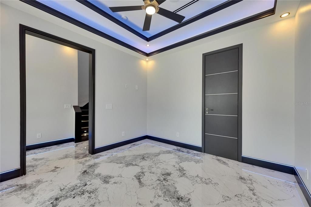 На продажу: $1,549,000 (7 спален, 4 ванн, 3824 Квадратных фут)