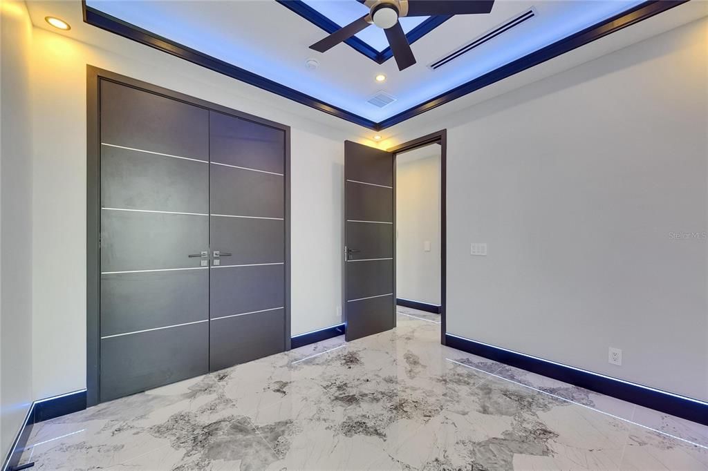 На продажу: $1,549,000 (7 спален, 4 ванн, 3824 Квадратных фут)