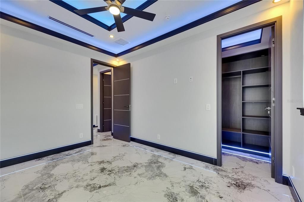 На продажу: $1,549,000 (7 спален, 4 ванн, 3824 Квадратных фут)