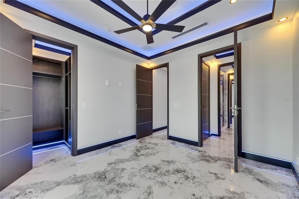 На продажу: $1,549,000 (7 спален, 4 ванн, 3824 Квадратных фут)