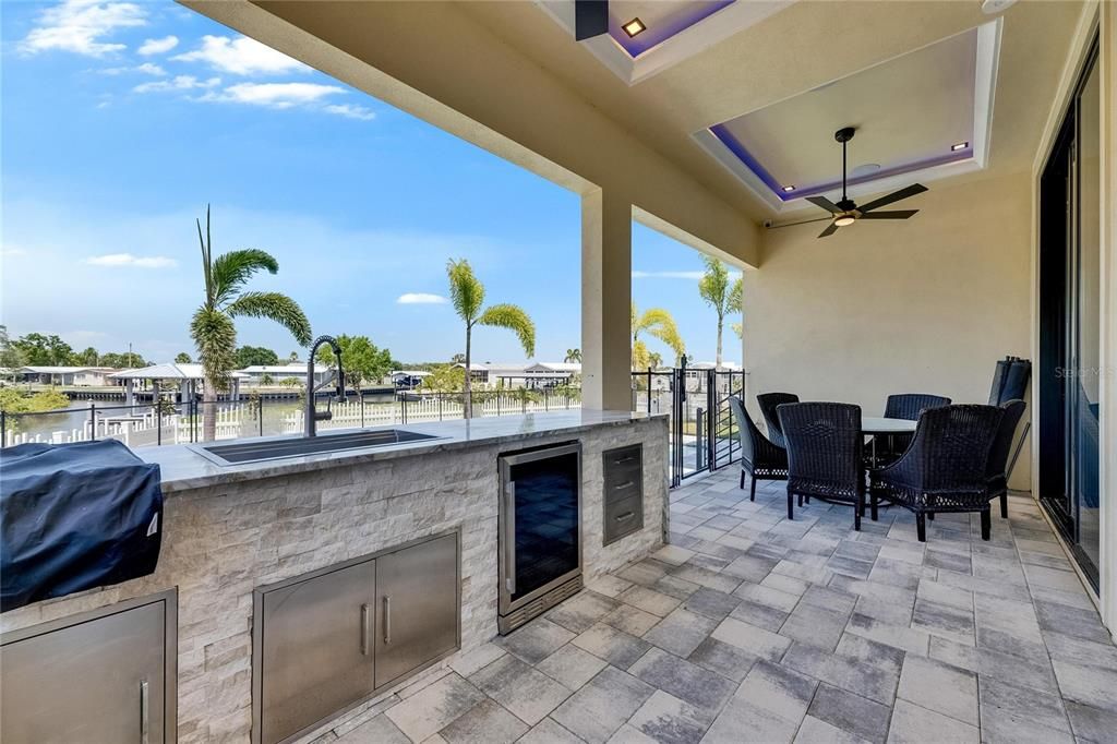 На продажу: $1,549,000 (7 спален, 4 ванн, 3824 Квадратных фут)