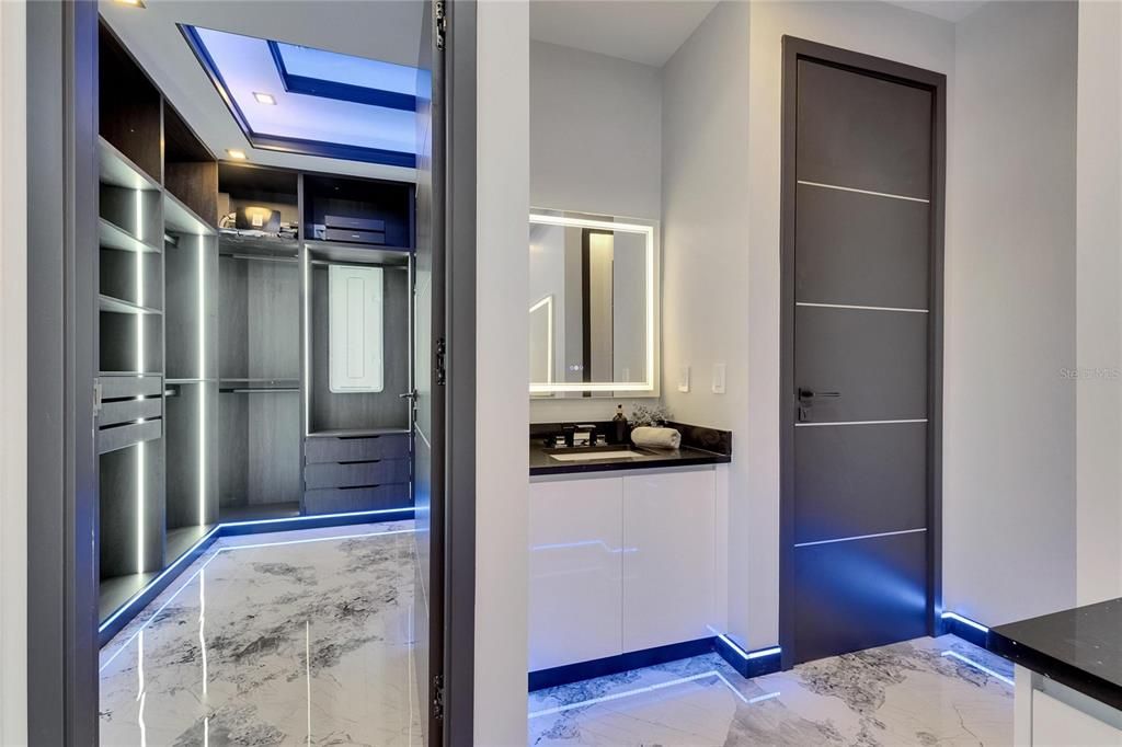 На продажу: $1,549,000 (7 спален, 4 ванн, 3824 Квадратных фут)