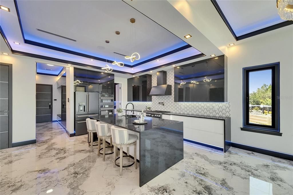 На продажу: $1,549,000 (7 спален, 4 ванн, 3824 Квадратных фут)