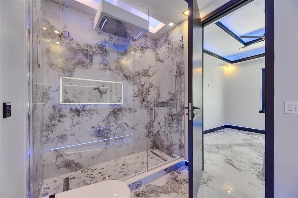 На продажу: $1,549,000 (7 спален, 4 ванн, 3824 Квадратных фут)