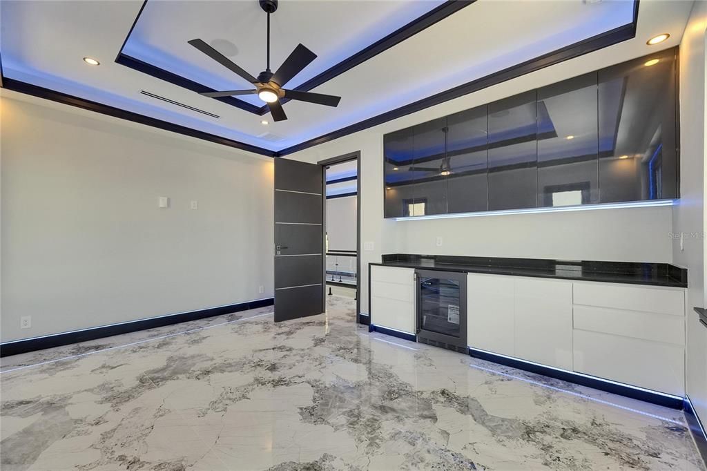 На продажу: $1,549,000 (7 спален, 4 ванн, 3824 Квадратных фут)