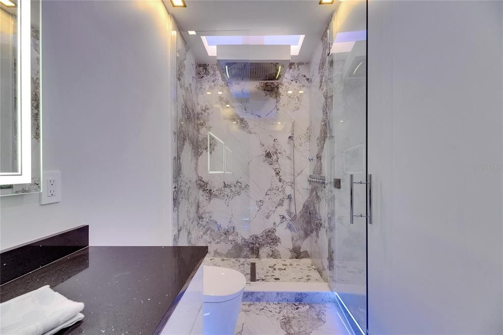 На продажу: $1,549,000 (7 спален, 4 ванн, 3824 Квадратных фут)