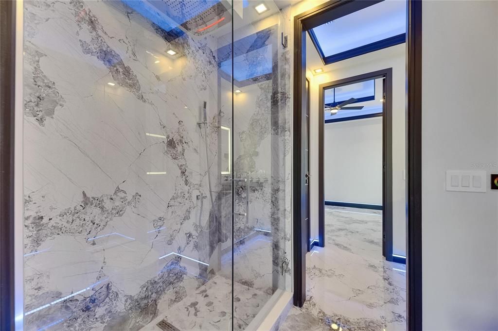 На продажу: $1,549,000 (7 спален, 4 ванн, 3824 Квадратных фут)