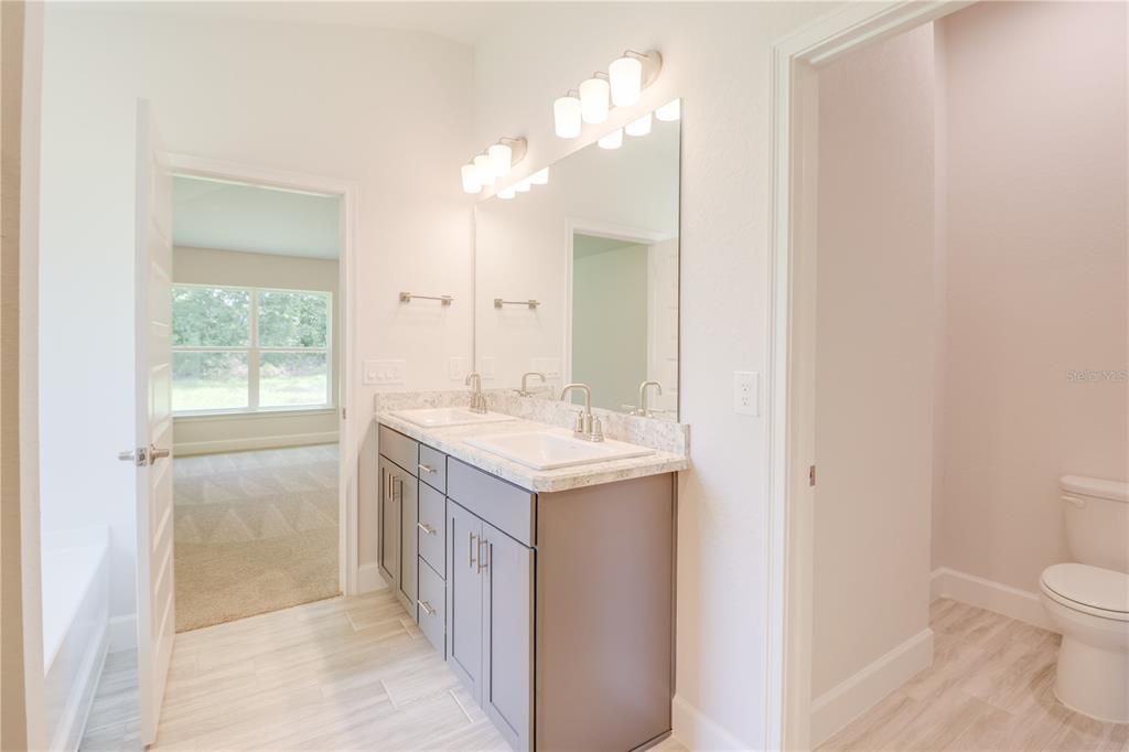 На продажу: $288,600 (3 спален, 2 ванн, 1512 Квадратных фут)