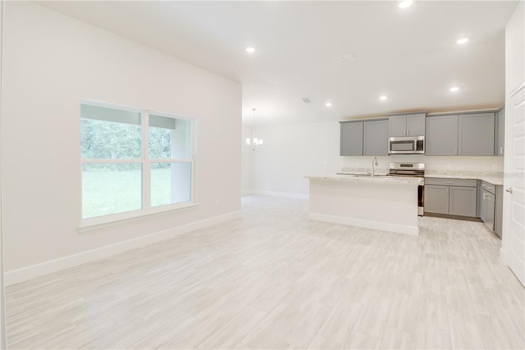 На продажу: $288,600 (3 спален, 2 ванн, 1512 Квадратных фут)