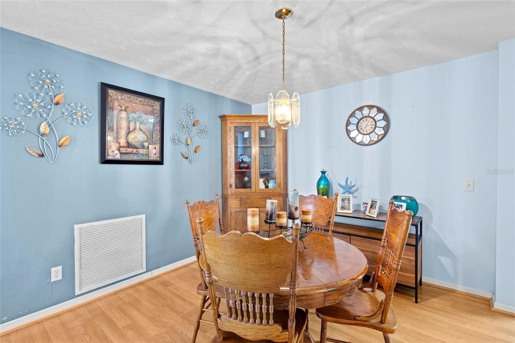 For Sale: $199,900 (3 beds, 2 baths, 1714 Square Feet)