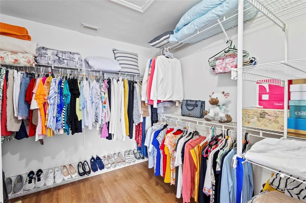 For Sale: $199,900 (3 beds, 2 baths, 1714 Square Feet)