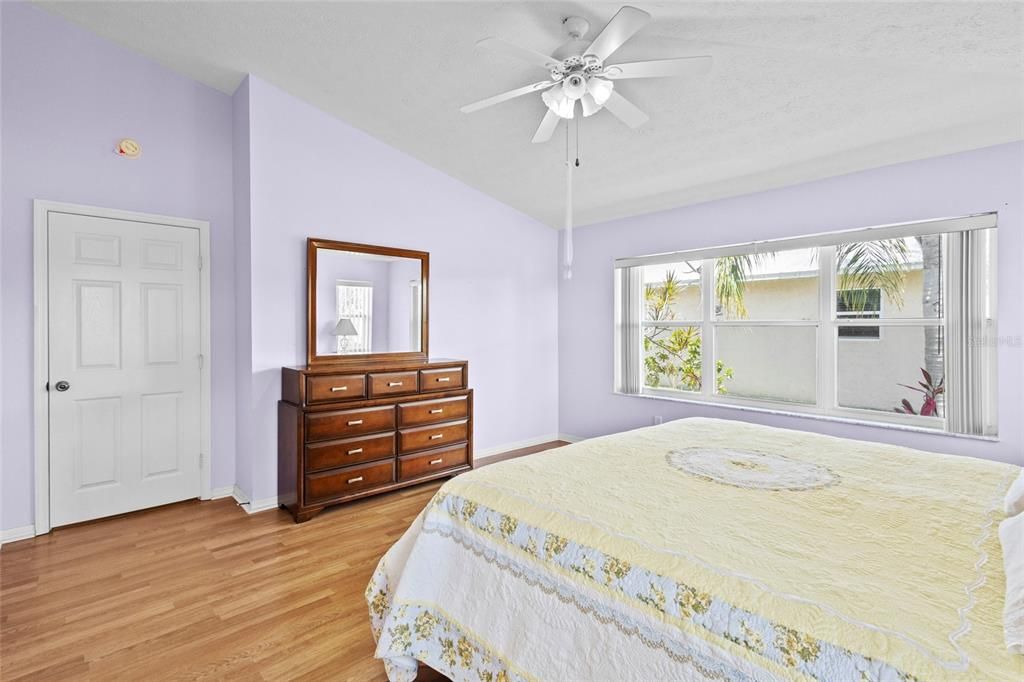 For Sale: $199,900 (3 beds, 2 baths, 1714 Square Feet)