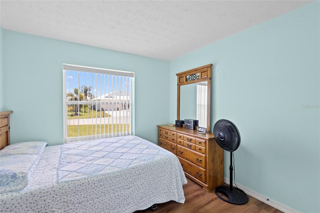 For Sale: $199,900 (3 beds, 2 baths, 1714 Square Feet)