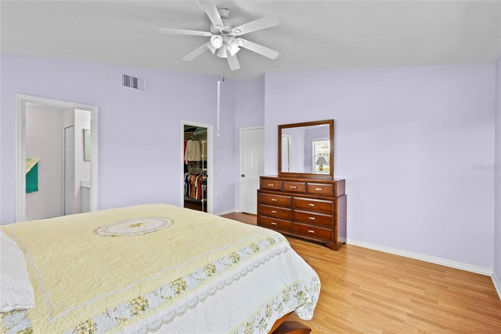 For Sale: $199,900 (3 beds, 2 baths, 1714 Square Feet)