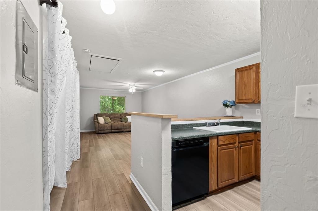 待售: $110,000 (2 贝兹, 2 浴室, 874 平方英尺)